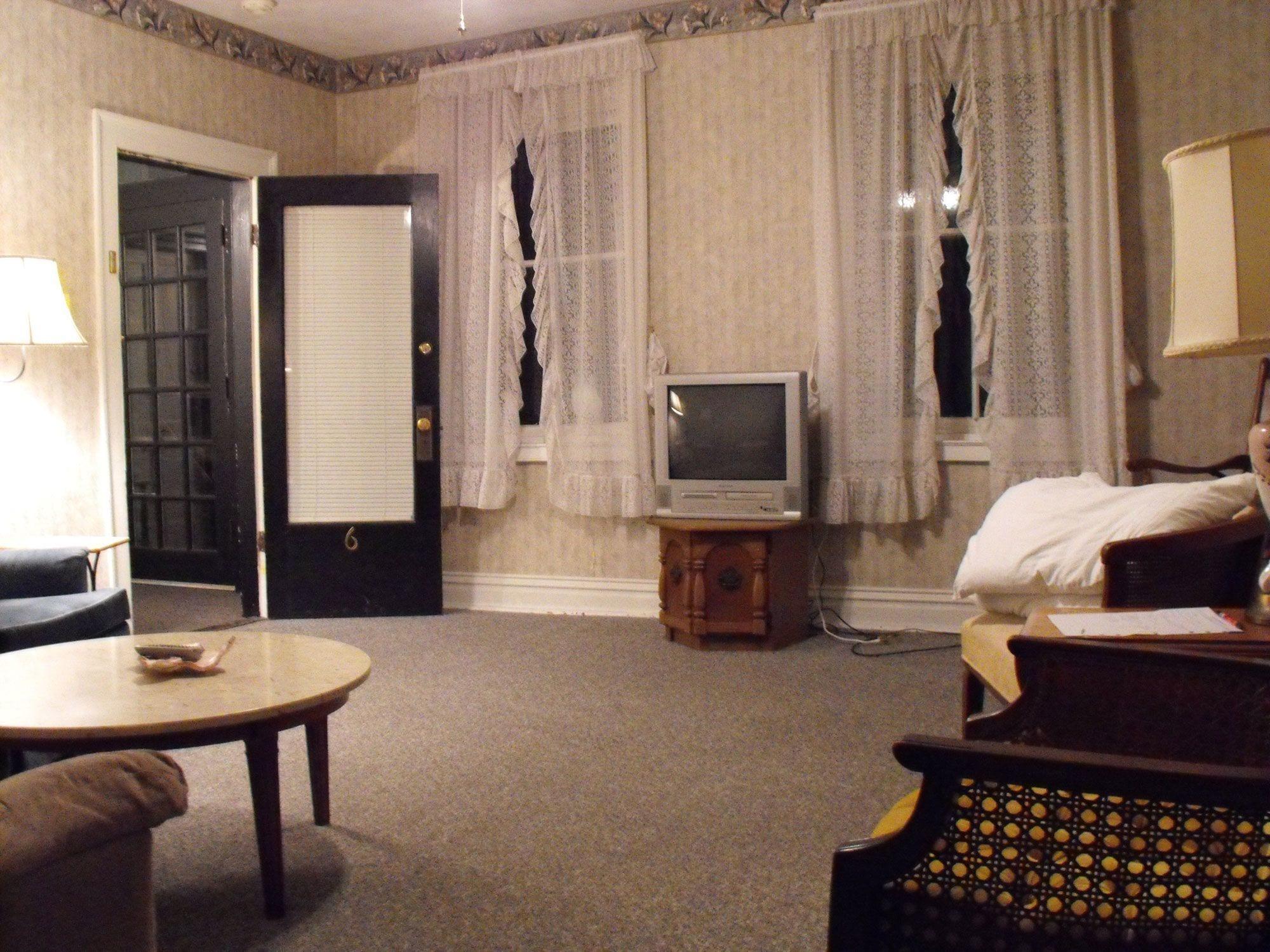 Empire House Hotel Rising Sun Екстериор снимка