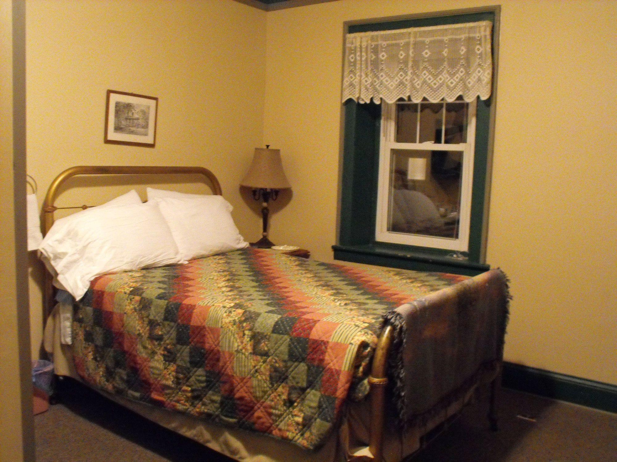Empire House Hotel Rising Sun Екстериор снимка