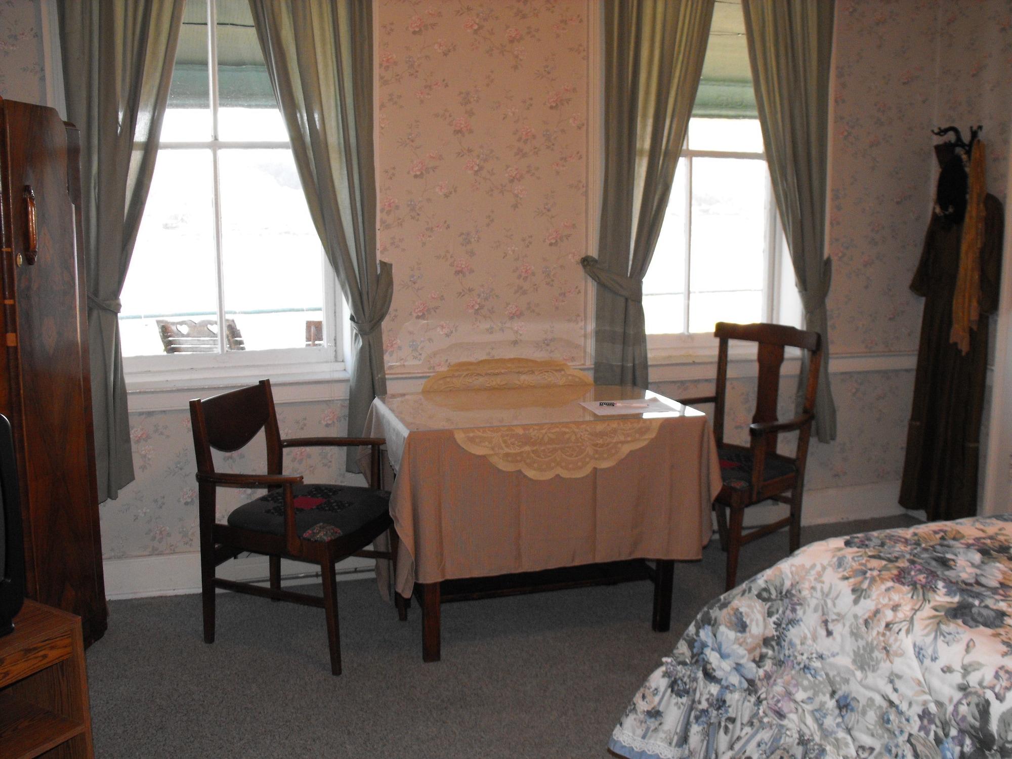Empire House Hotel Rising Sun Екстериор снимка