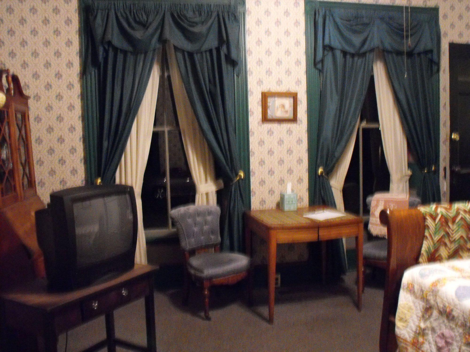 Empire House Hotel Rising Sun Екстериор снимка