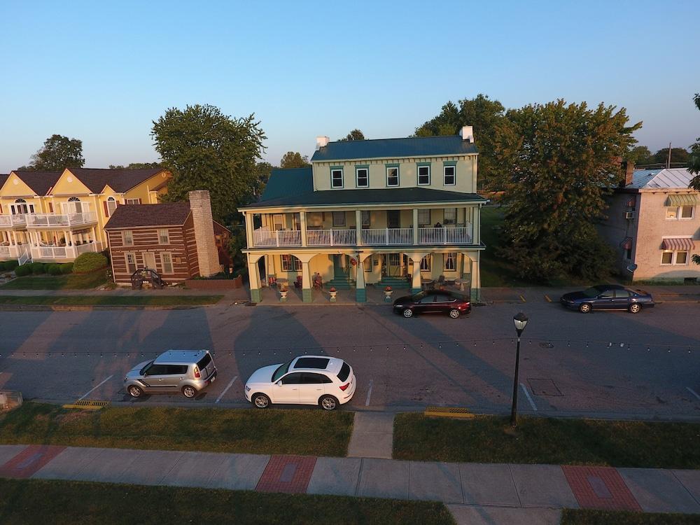 Empire House Hotel Rising Sun Екстериор снимка